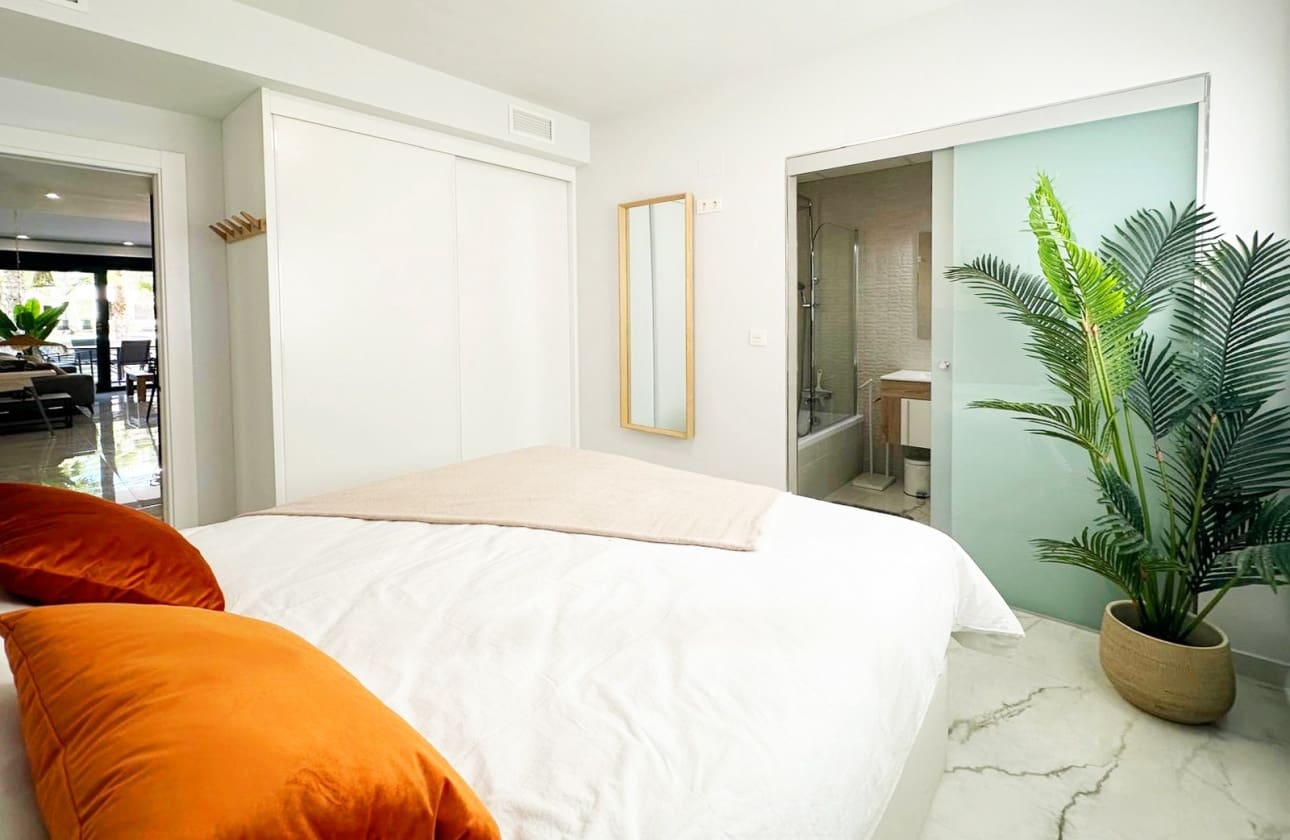 2 soveværelse Lejlighed til salg i Orihuela Costa med swimmingpool garage - € 299.000 (Ref: 9309002)