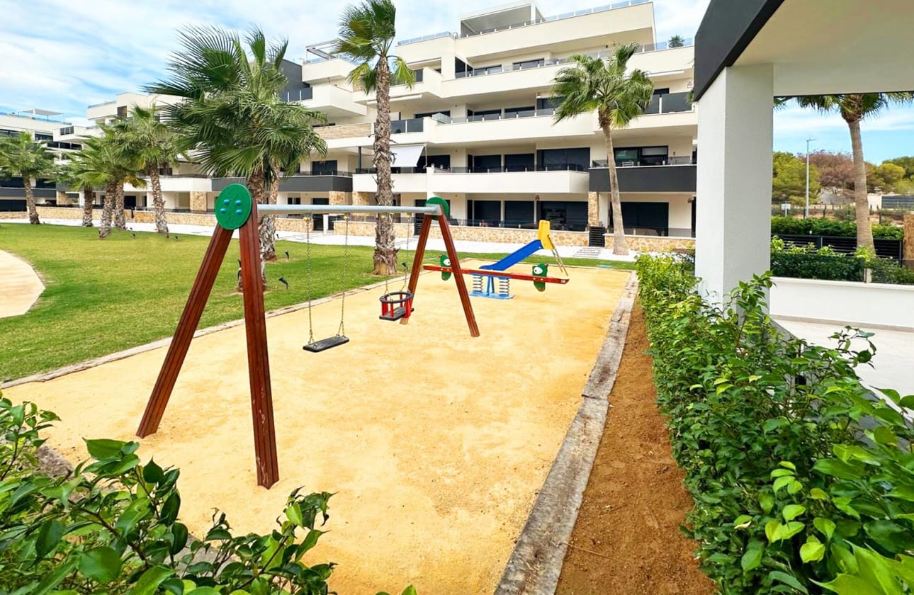 2 soveværelse Lejlighed til salg i Orihuela Costa med swimmingpool garage - € 299.000 (Ref: 9309002)