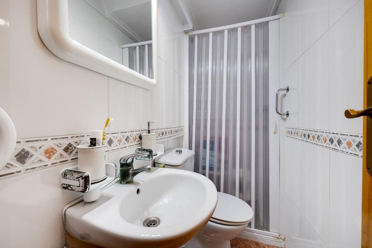 4 bedroom Townhouse for sale in La Florida with pool garage - € 209,900 (Ref: 9309156)