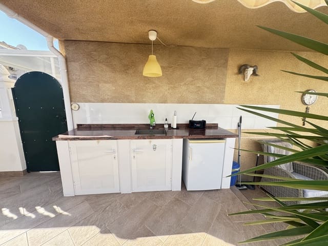 4 makuuhuone Huvila myytävänä paikassa Villamartin, Orihuela mukana uima-altaan 
autotalli - 379 000 € (Ref: 9313996)