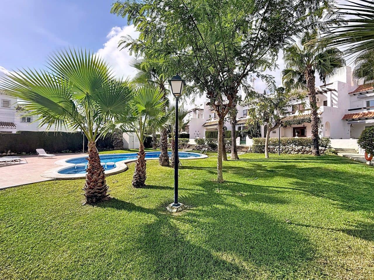 2 bedroom Townhouse for sale in Orihuela Costa with pool garage - € 164,995 (Ref: 9314446)