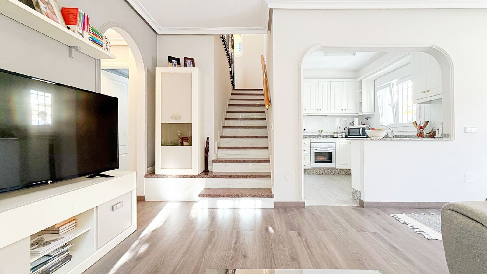 3 sypialnia Dom na sprzedaż w Torrevieja z basenem garażem - 310 000 € (Ref: 9318185)