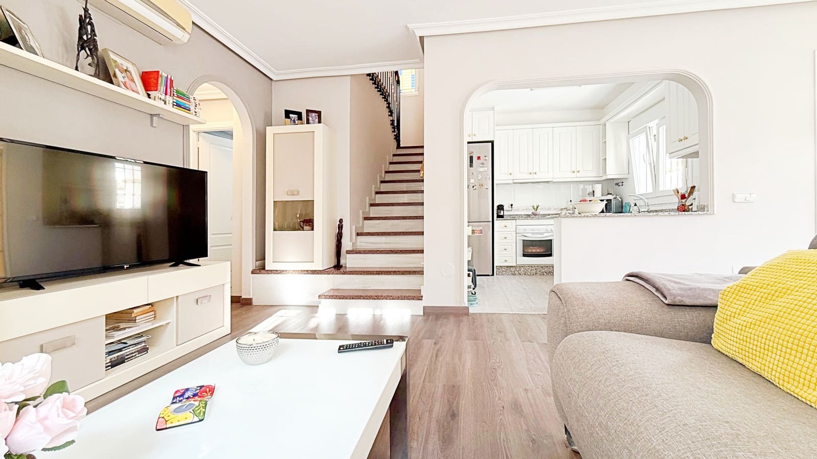 3 sypialnia Dom na sprzedaż w Torrevieja z basenem garażem - 310 000 € (Ref: 9318185)