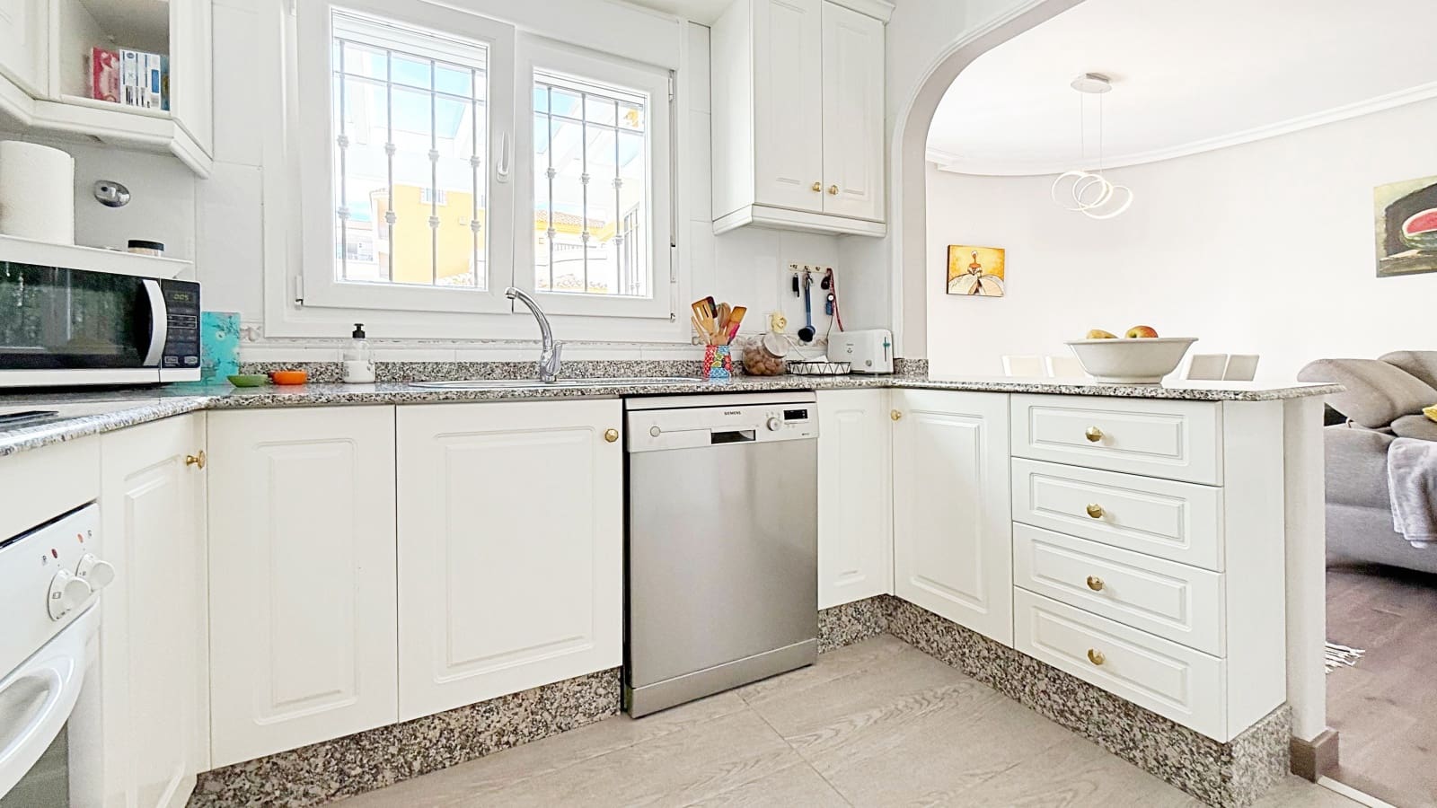 3 sypialnia Dom na sprzedaż w Torrevieja z basenem garażem - 310 000 € (Ref: 9318185)