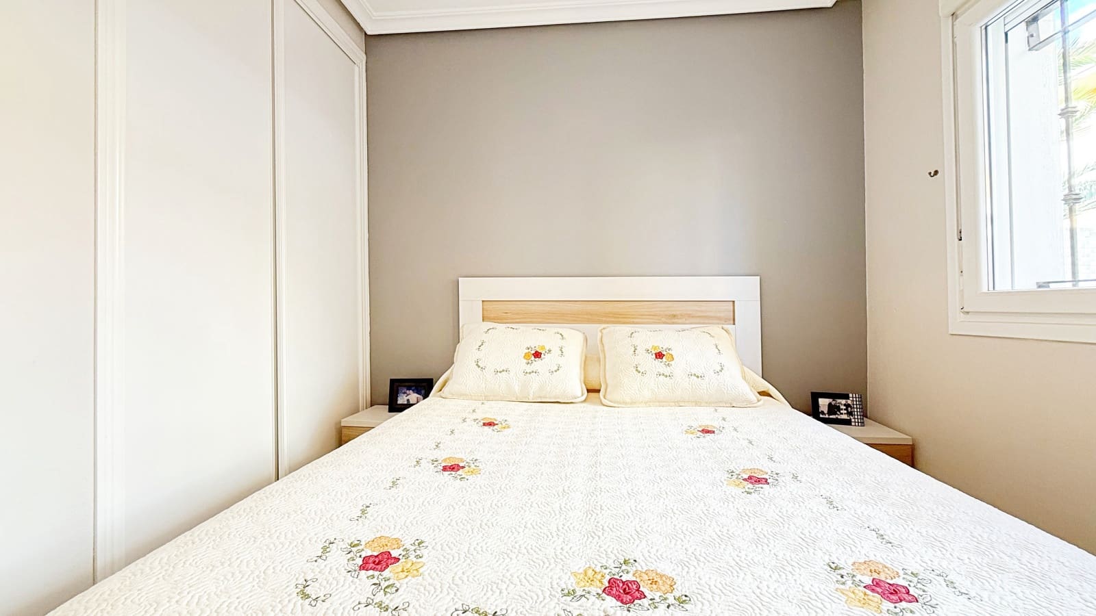 3 sypialnia Dom na sprzedaż w Torrevieja z basenem garażem - 310 000 € (Ref: 9318185)