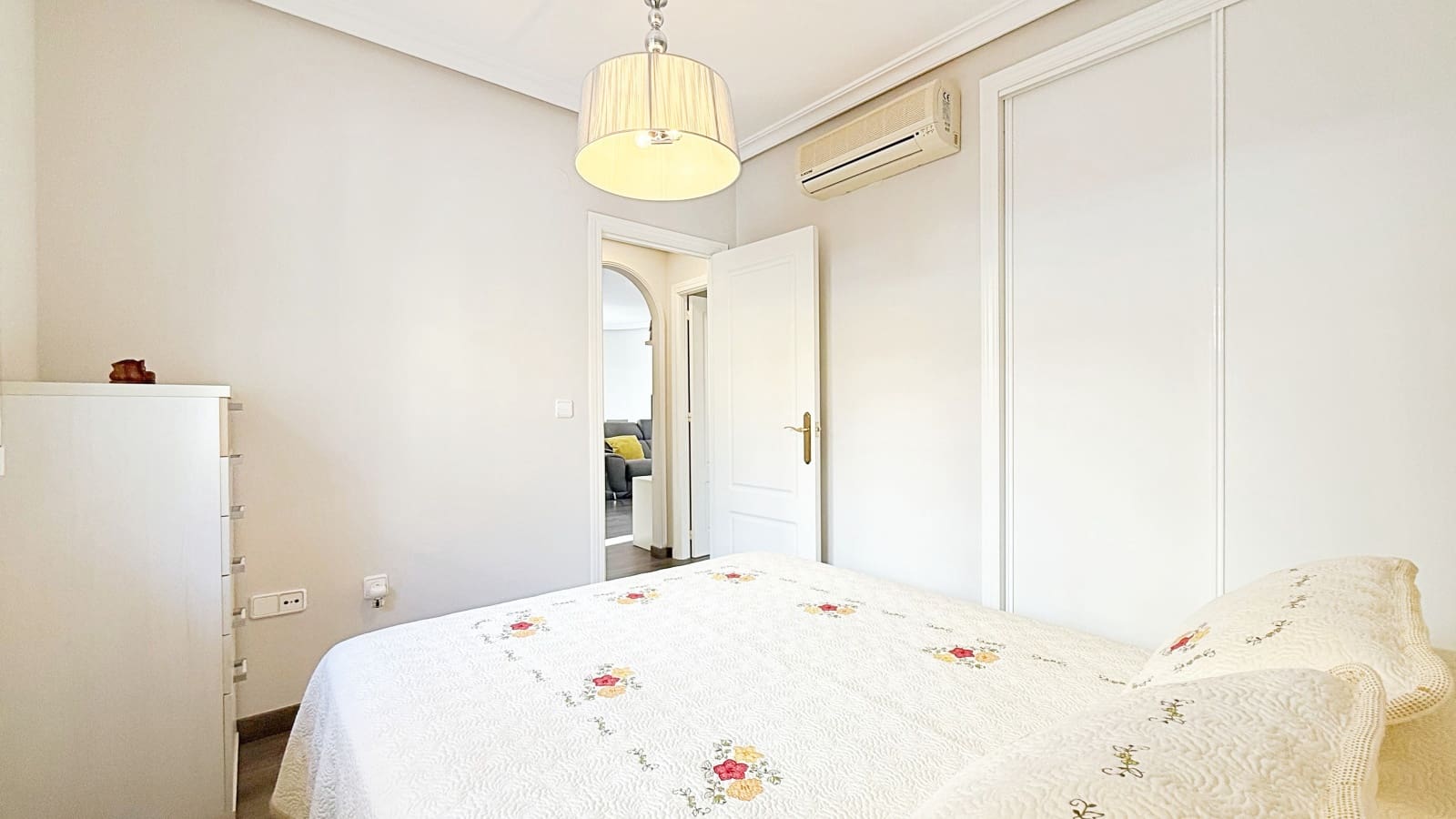 3 sypialnia Dom na sprzedaż w Torrevieja z basenem garażem - 310 000 € (Ref: 9318185)