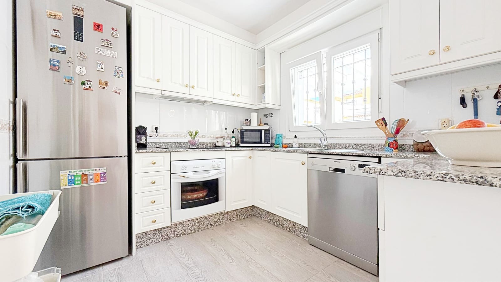 3 sypialnia Dom na sprzedaż w Torrevieja z basenem garażem - 310 000 € (Ref: 9318185)