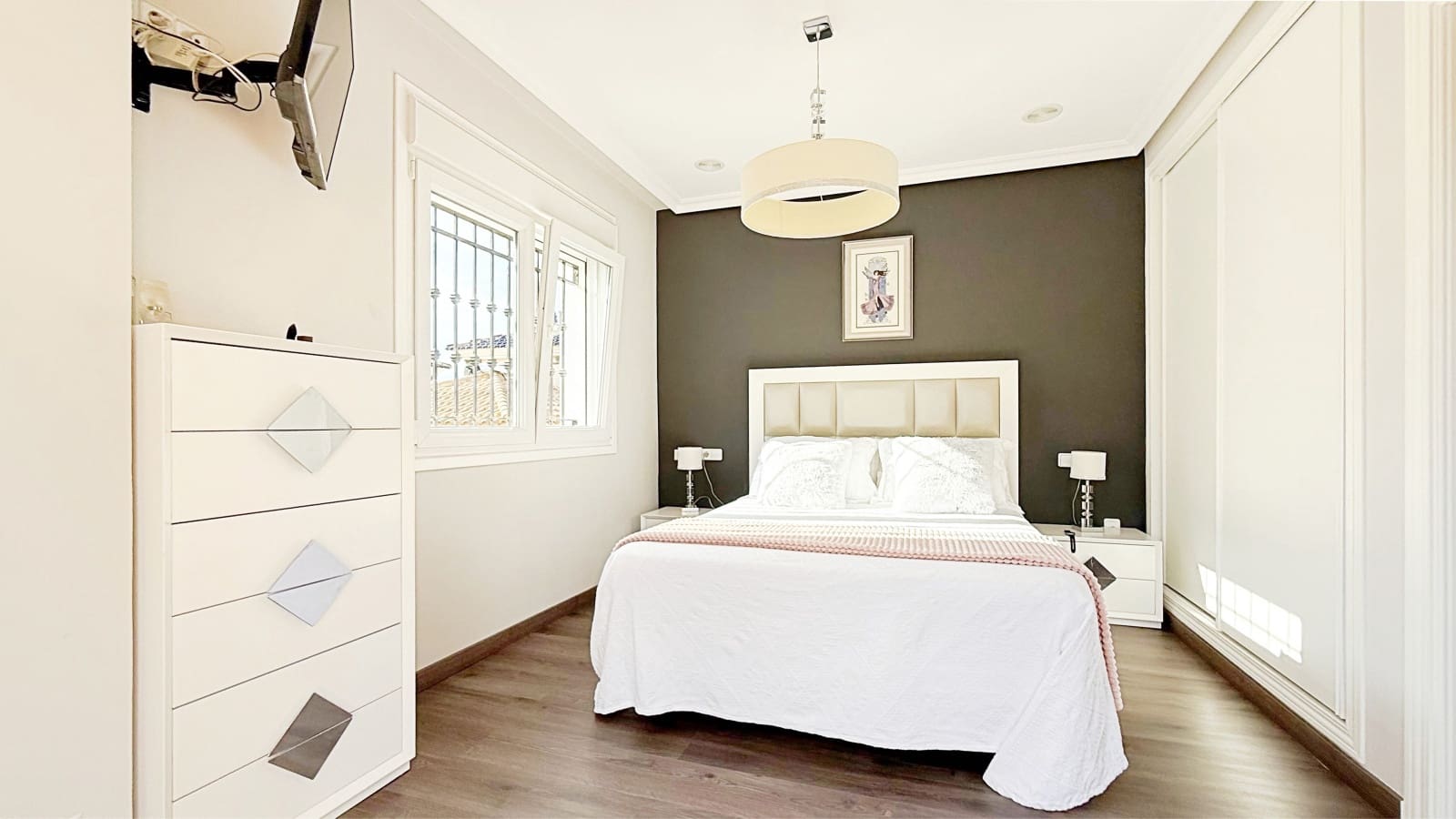 3 sypialnia Dom na sprzedaż w Torrevieja z basenem garażem - 310 000 € (Ref: 9318185)