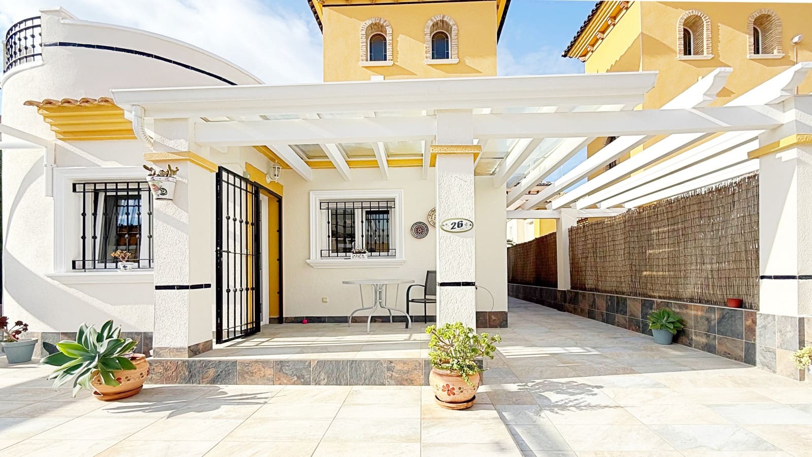 3 sypialnia Dom na sprzedaż w Torrevieja z basenem garażem - 310 000 € (Ref: 9318185)