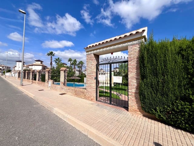 3 soveværelse Byhus til salg i La Zenia, Orihuela med swimmingpool garage - € 239.000 (Ref: 9319528)