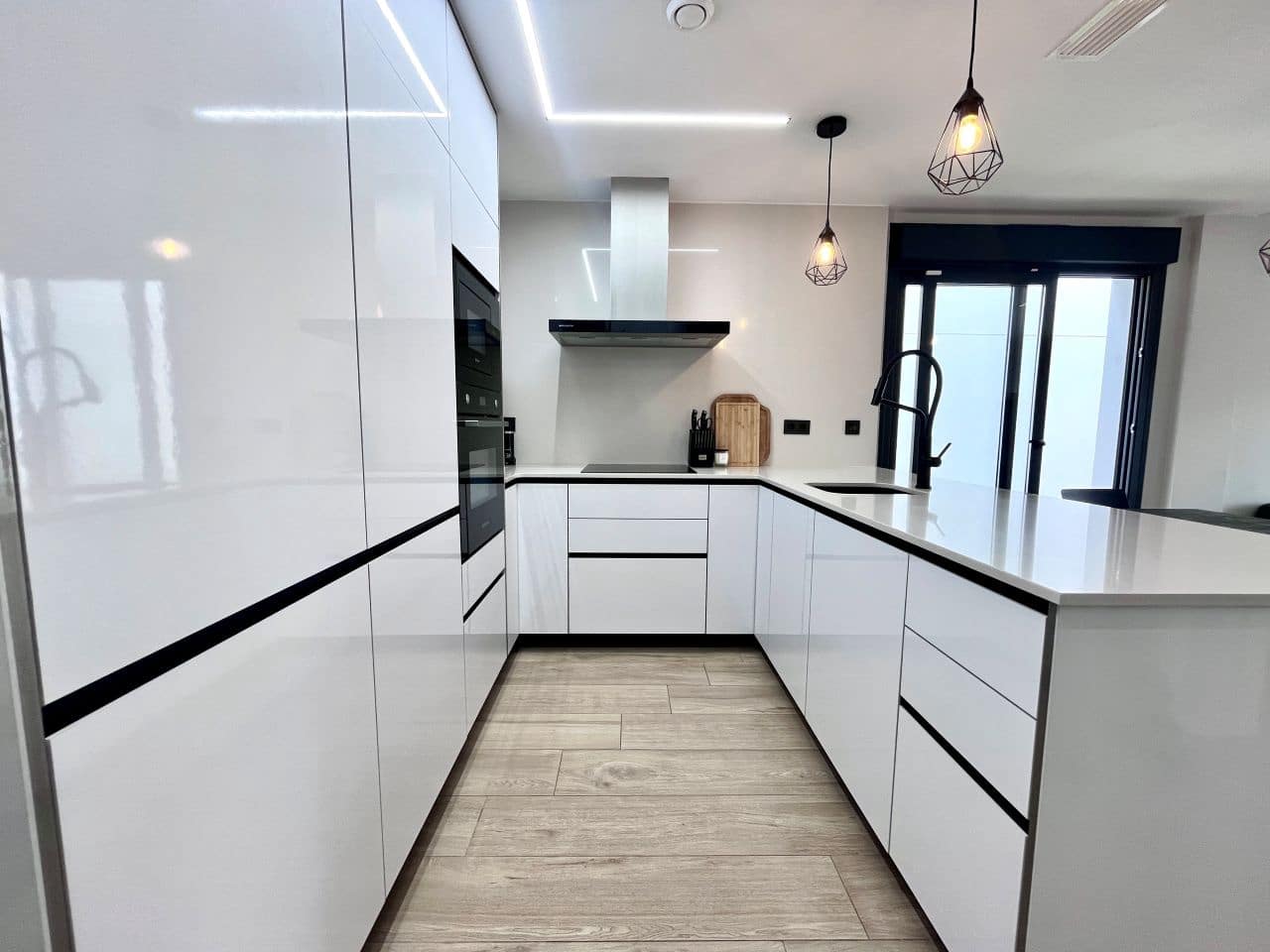 5 soveværelse Villa til salg i Punta Prima med swimmingpool garage - € 849.950 (Ref: 9319635)