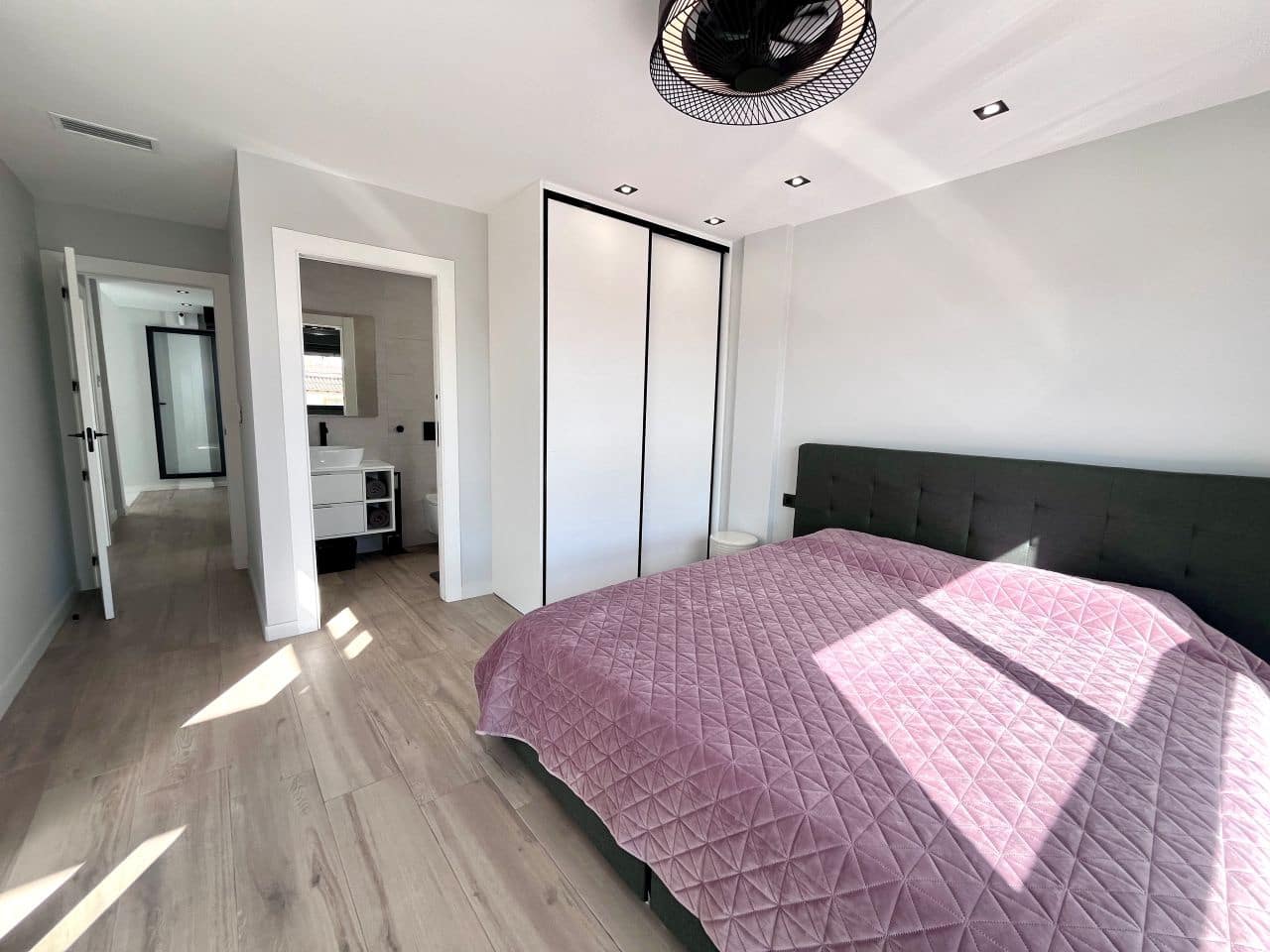 5 soveværelse Villa til salg i Punta Prima med swimmingpool garage - € 849.950 (Ref: 9319635)