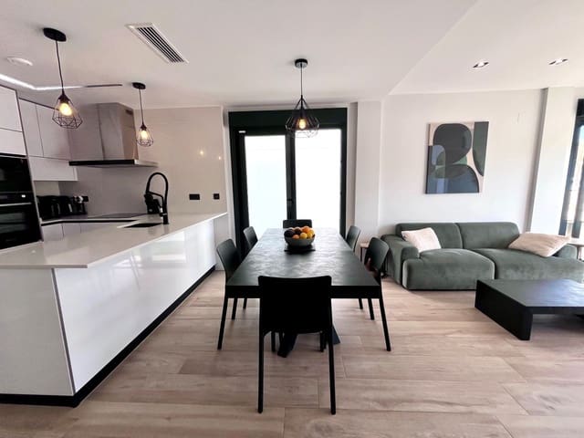 5 soveværelse Villa til salg i Punta Prima, Torrevieja med swimmingpool garage - € 849.950 (Ref: 9319635)