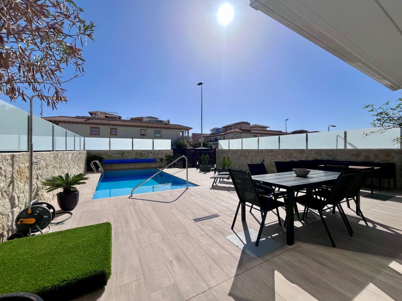 5 soveværelse Villa til salg i Punta Prima med swimmingpool garage - € 849.950 (Ref: 9319635)