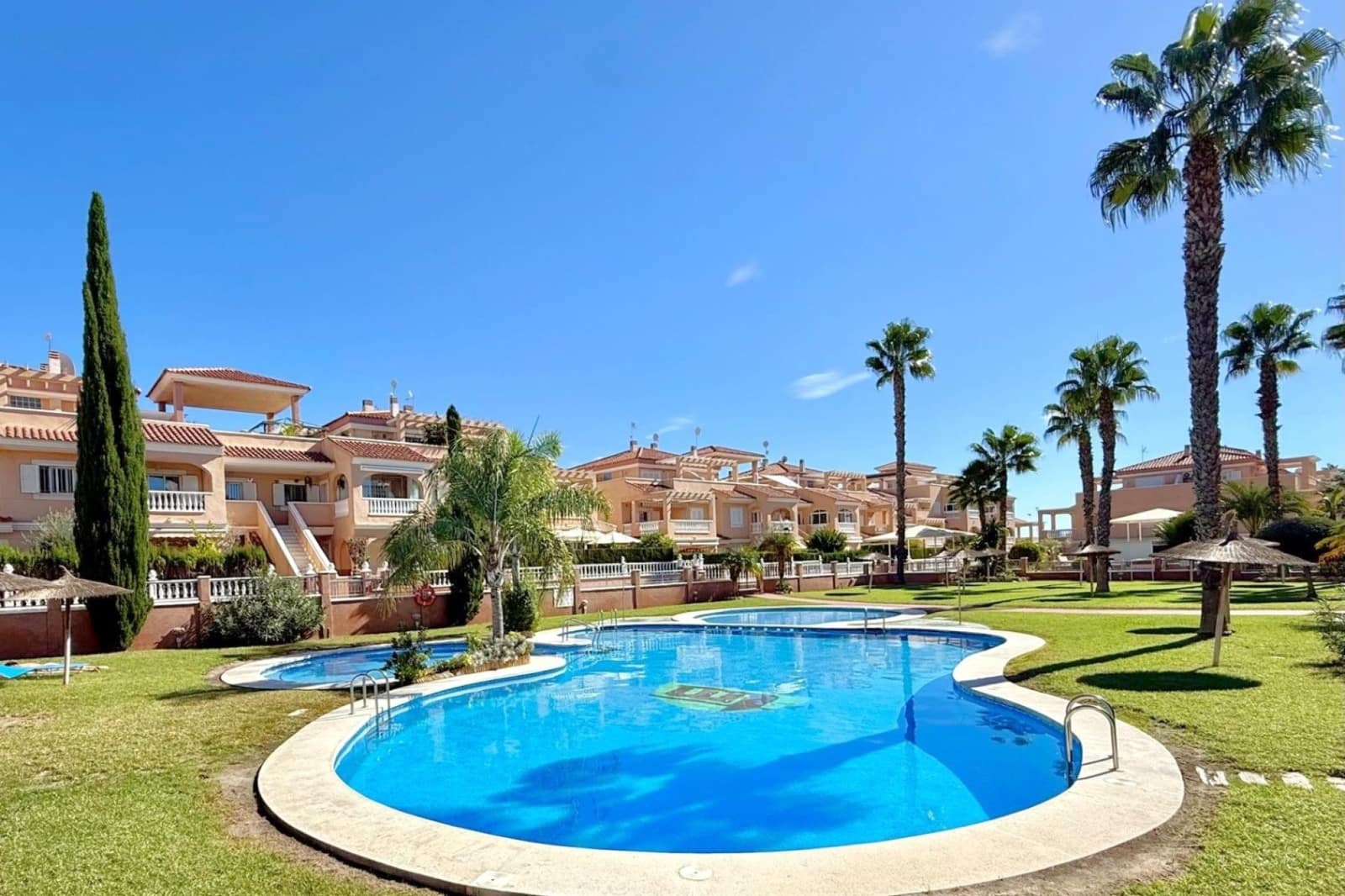 3 soveværelse Penthouse til salg i Playa Flamenca med swimmingpool - € 245.000 (Ref: 9378247)