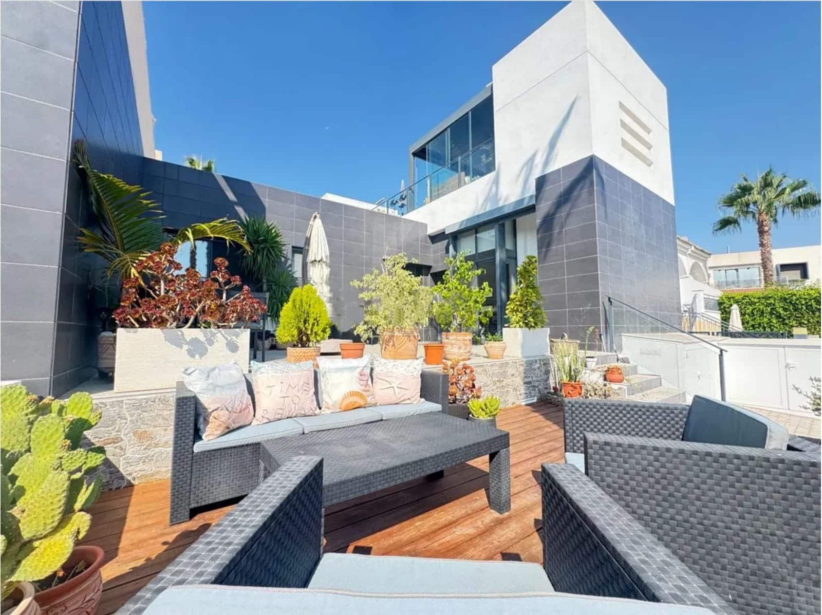 2 makuuhuone Huvila myytävänä paikassa Orihuela Costa mukana uima-altaan - 349 000 € (Ref: 9388509)