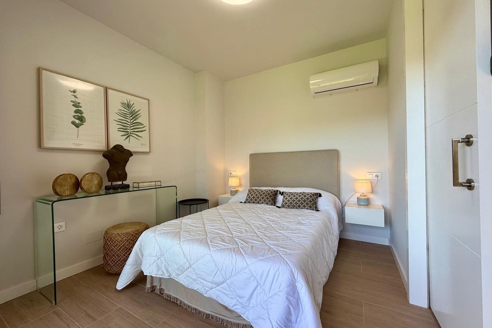 2 bedroom Apartment for sale in Villamartin with garage - € 259,000 (Ref: 9417511)