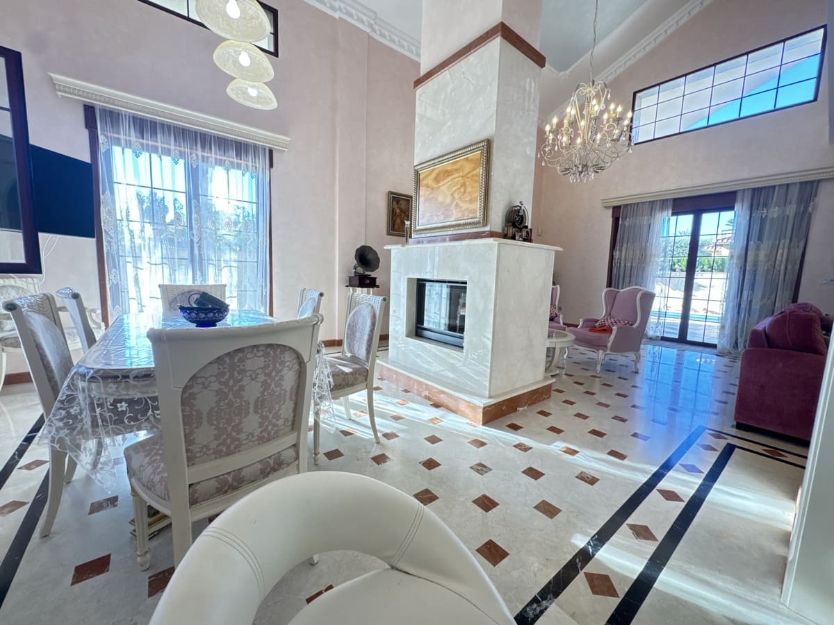 4 sypialnia Willa na sprzedaż w Cabo Roig z basenem garażem - 1 700 000 € (Ref: 9426171)