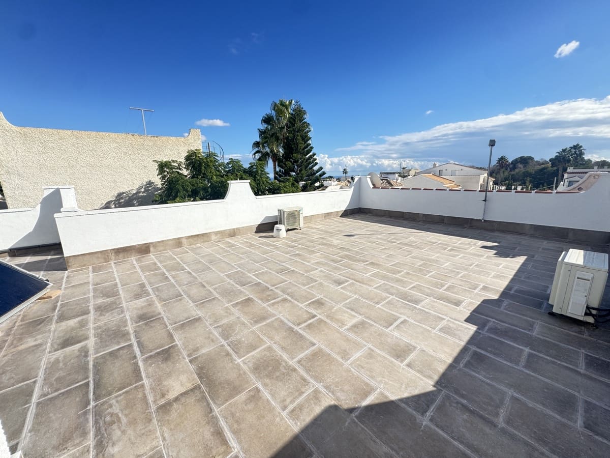 3 soverom Villa til salgs i Orihuela Costa med svømmebasseng garasje - € 375 000 (Ref: 9426334)