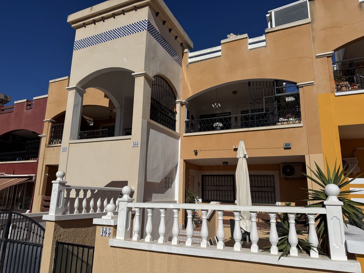 2 sypialnia Penthouse na sprzedaż w Torrevieja z basenem - 179 995 € (Ref: 9426347)