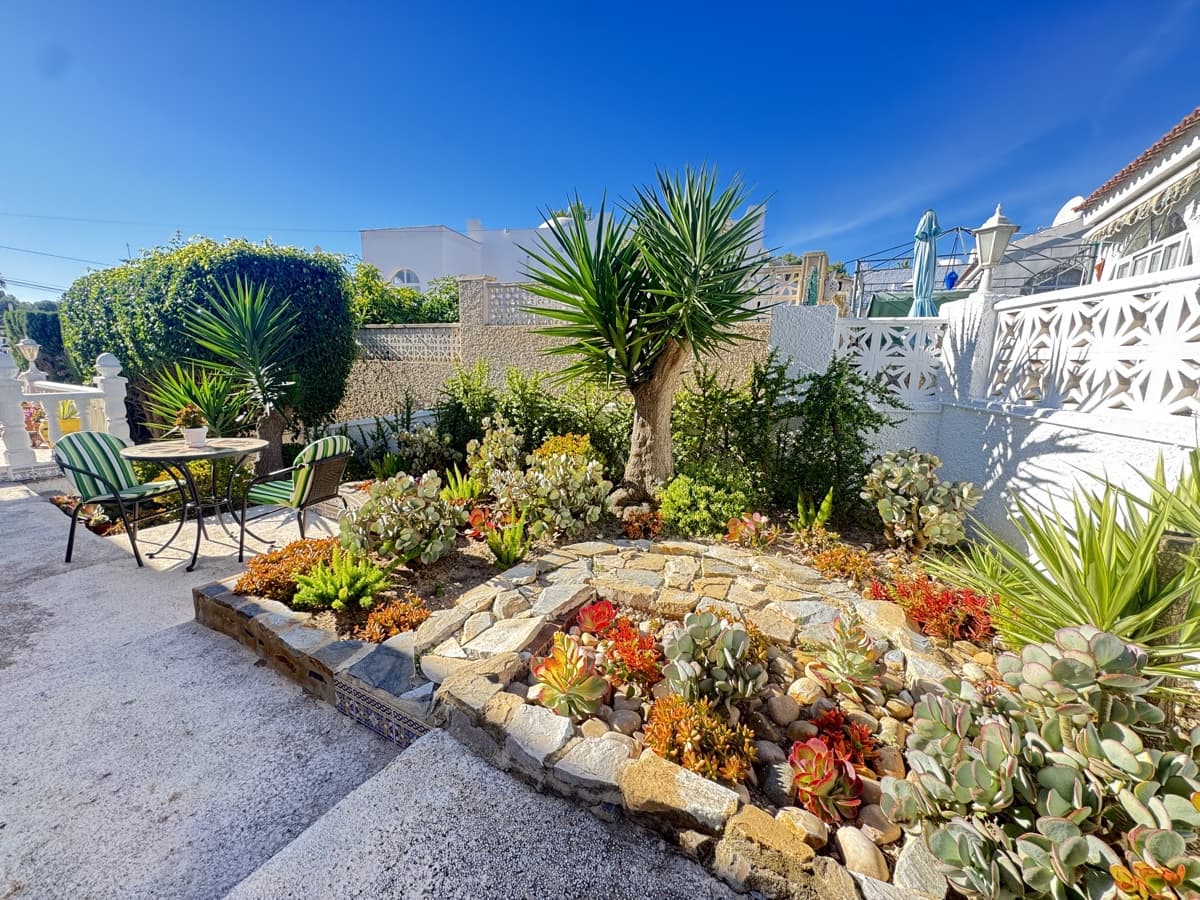 3 bedroom Villa for sale in Orihuela Costa with pool - € 374,995 (Ref: 9426409)