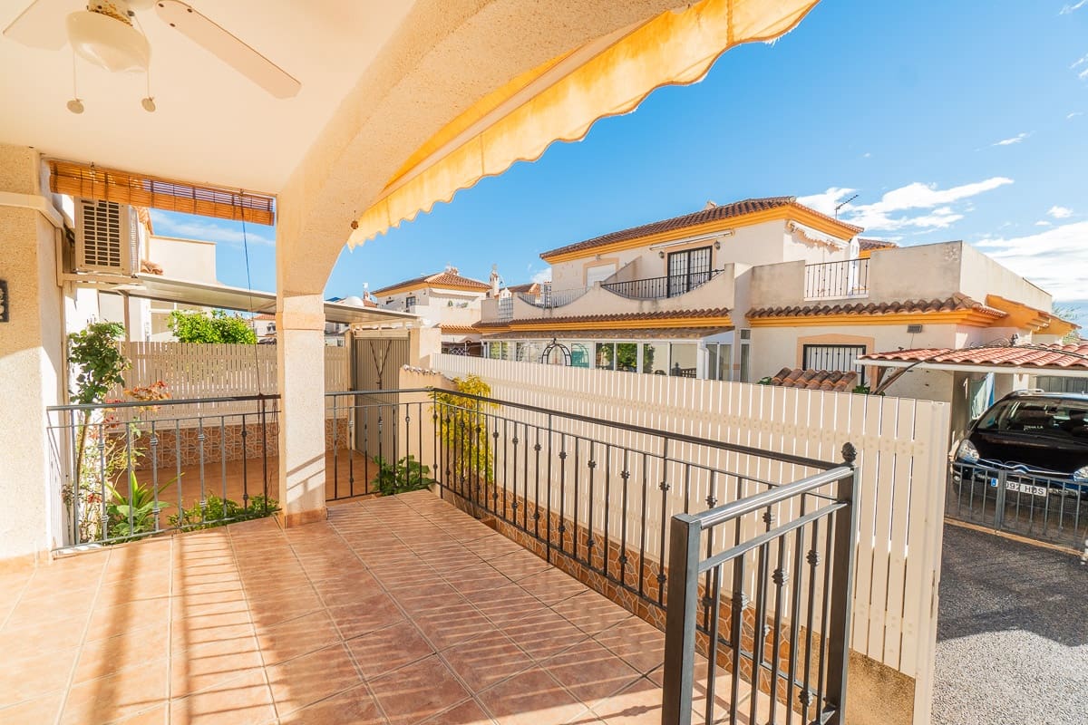 3 soverom Hus til salgs i Playa Flamenca med svømmebasseng garasje - € 189 000 (Ref: 9428767)