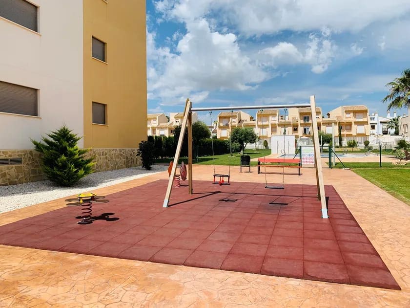 2 soverom Leilighet til salgs i Los Dolses med svømmebasseng garasje - € 264 900 (Ref: 9432077)