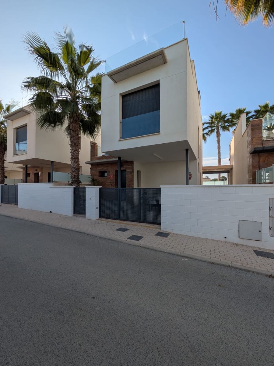 3 slaapkamer Villa te koop in Orihuela Costa met zwembad garage - € 450.000 (Ref: 9449682)