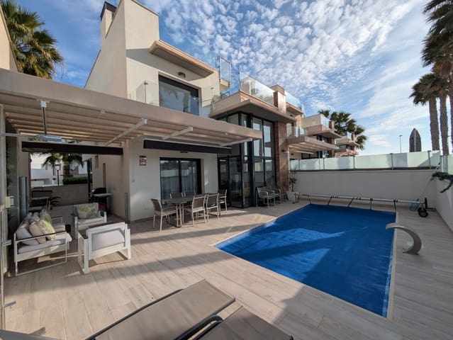 3 slaapkamer Villa te koop in Lomas de Cabo Roig - Los Dolses, Orihuela met zwembad garage - € 450.000 (Ref: 9449682)