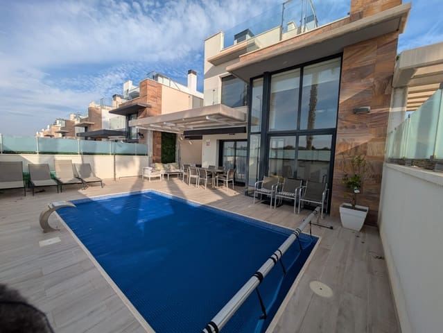 3 slaapkamer Villa te koop in Lomas de Cabo Roig - Los Dolses, Orihuela met zwembad garage - € 450.000 (Ref: 9449682)