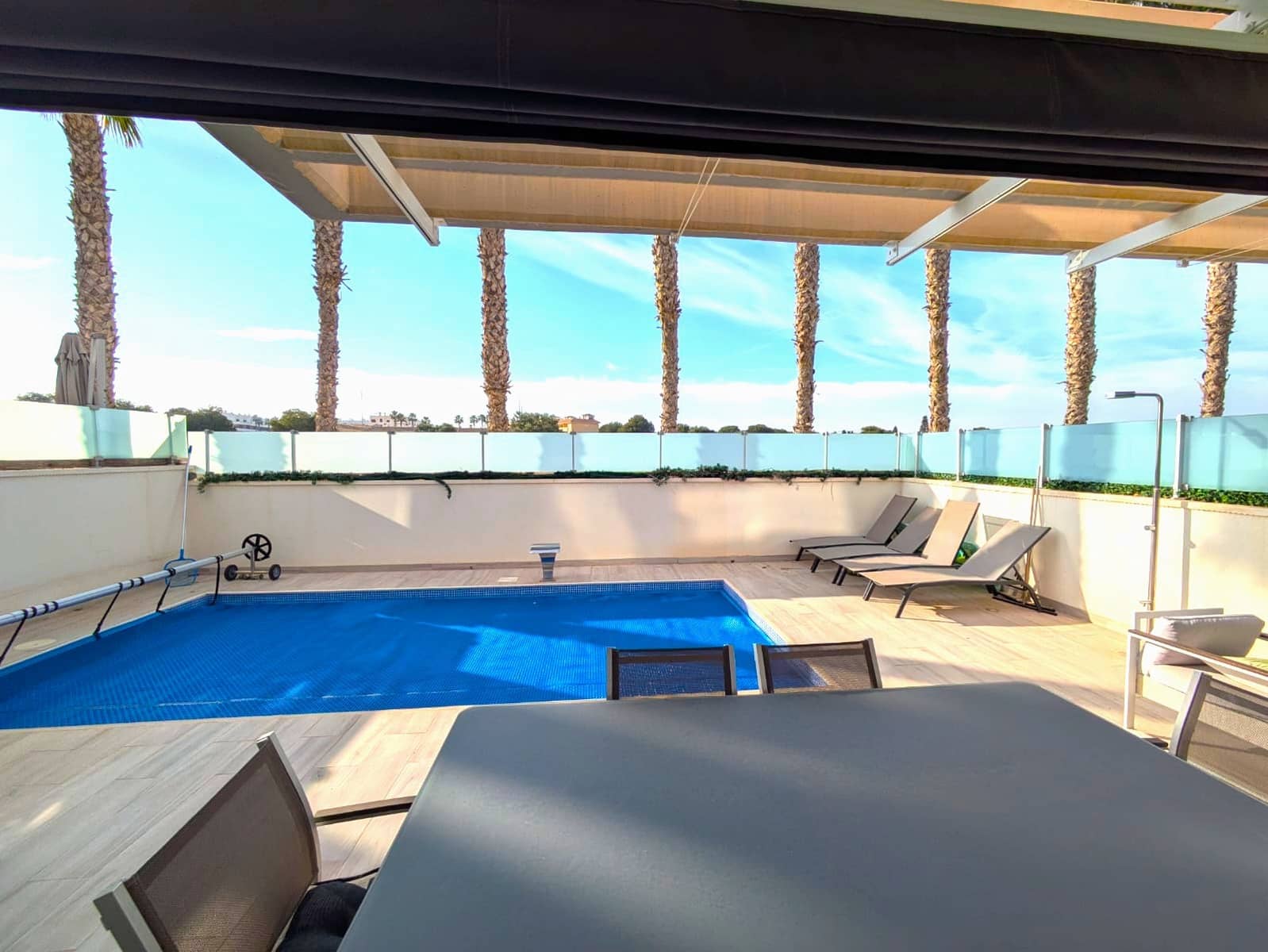 3 makuuhuone Huvila myytävänä paikassa Orihuela Costa mukana uima-altaan 
autotalli - 450 000 € (Ref: 9449682)