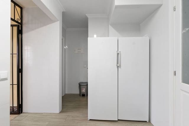 3 sypialnia Dom na sprzedaż w Playa Flamenca, Orihuela z basenem garażem - 285 000 € (Ref: 9500314)