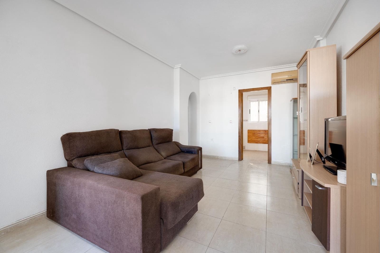 2 bedroom Penthouse for sale in Torrevieja with pool - € 145,000 (Ref: 9510145)