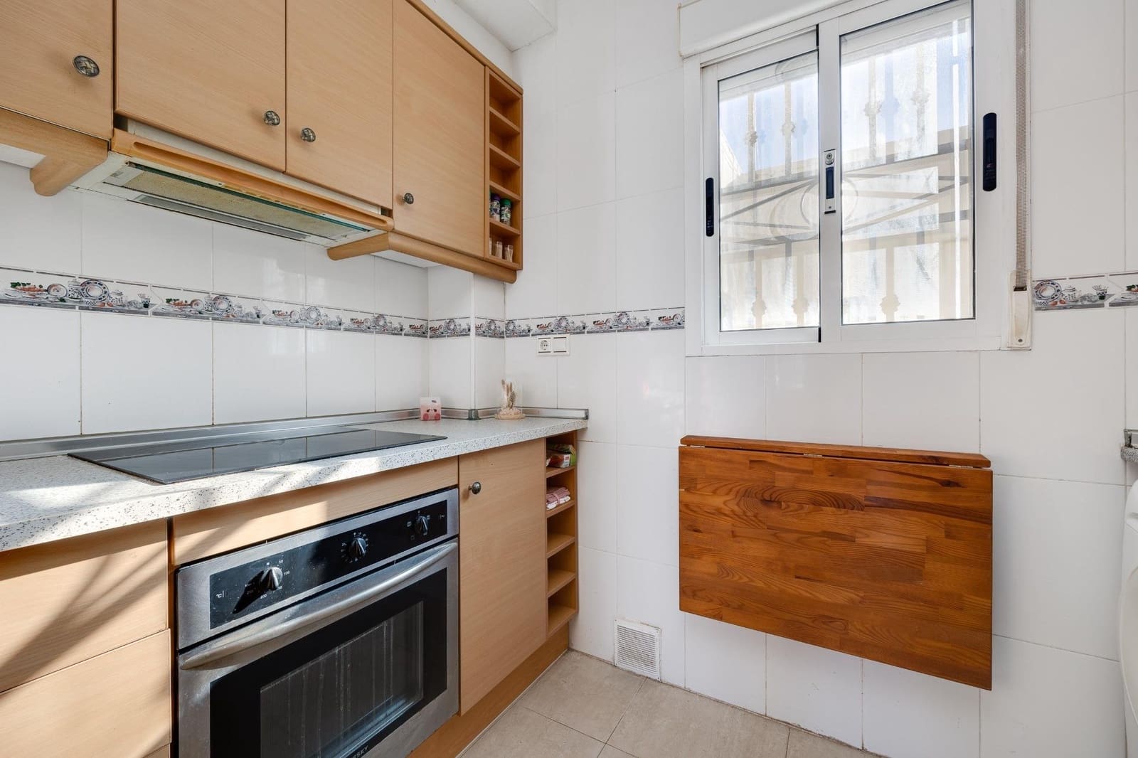 2 bedroom Penthouse for sale in Torrevieja with pool - € 145,000 (Ref: 9510145)