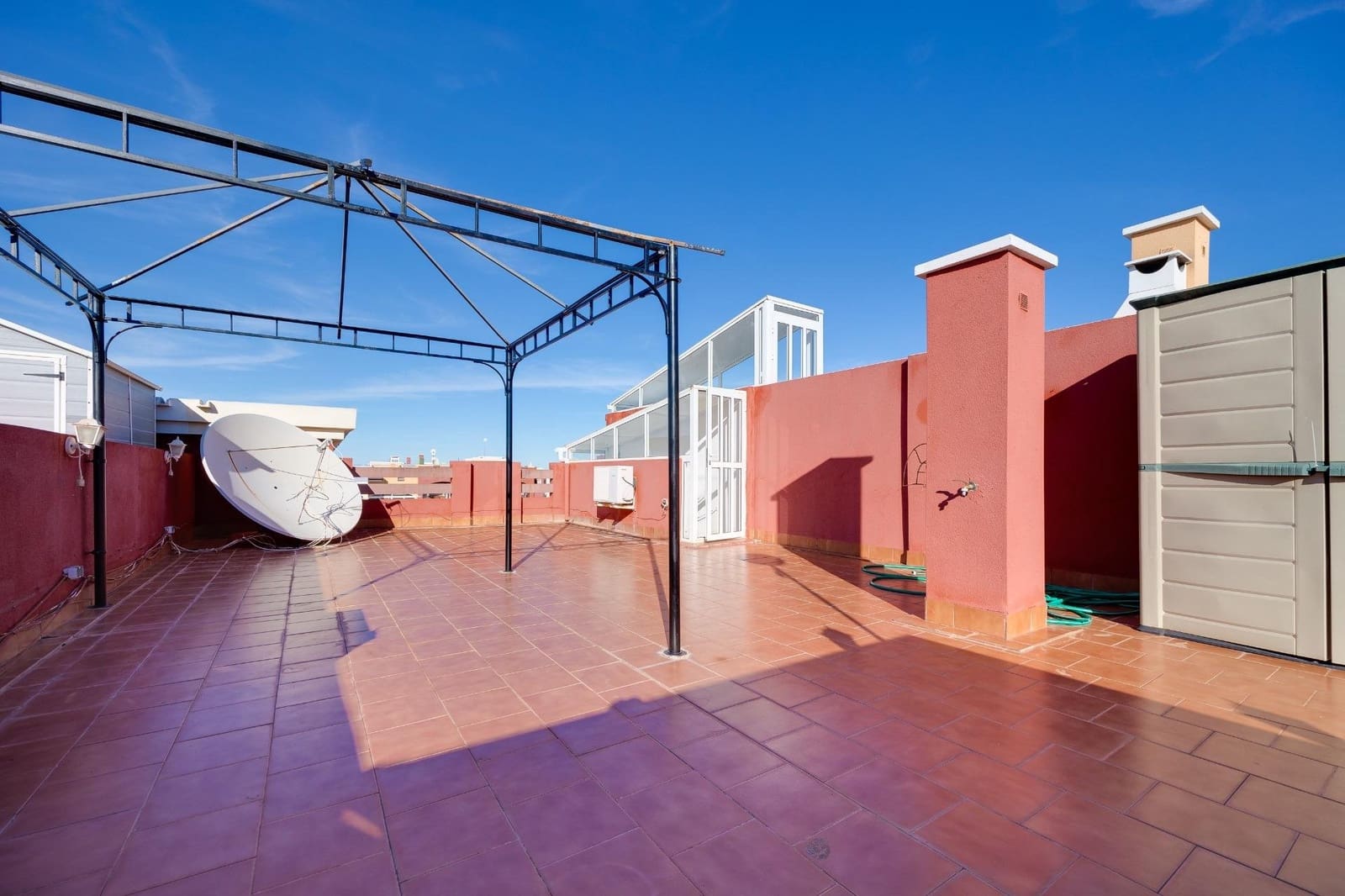 2 bedroom Penthouse for sale in Torrevieja with pool - € 145,000 (Ref: 9510145)