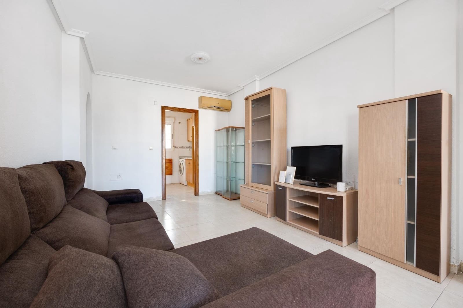 2 bedroom Penthouse for sale in Torrevieja with pool - € 145,000 (Ref: 9510145)