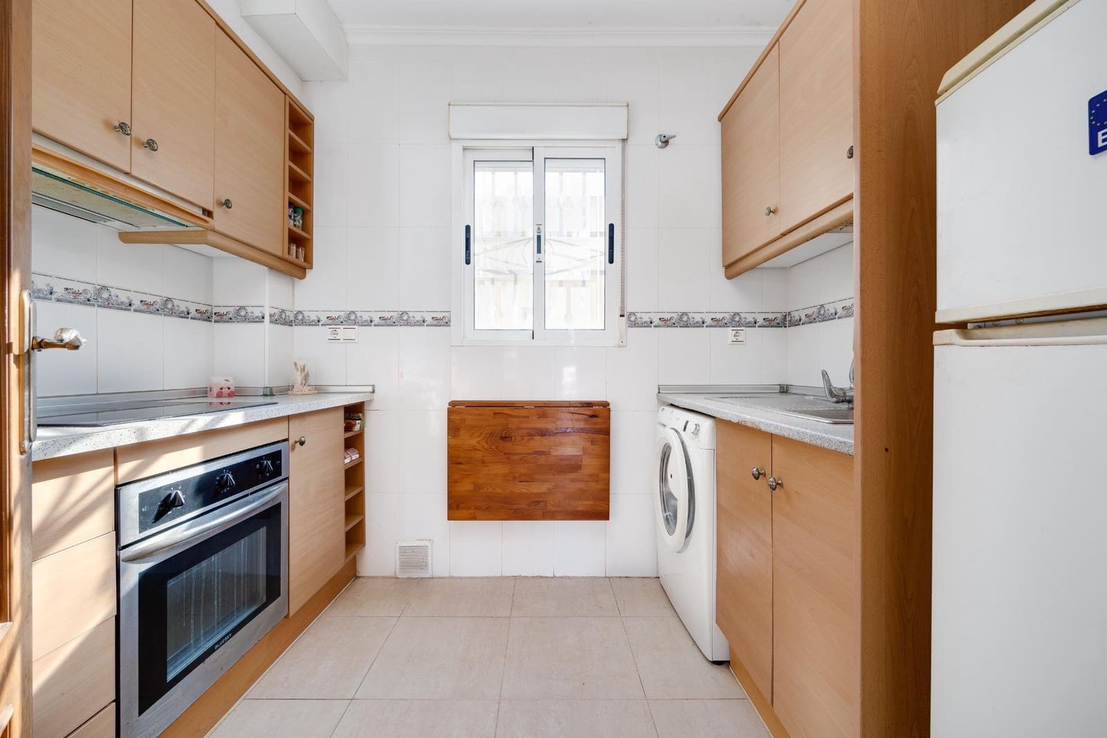 2 bedroom Penthouse for sale in Torrevieja with pool - € 145,000 (Ref: 9510145)