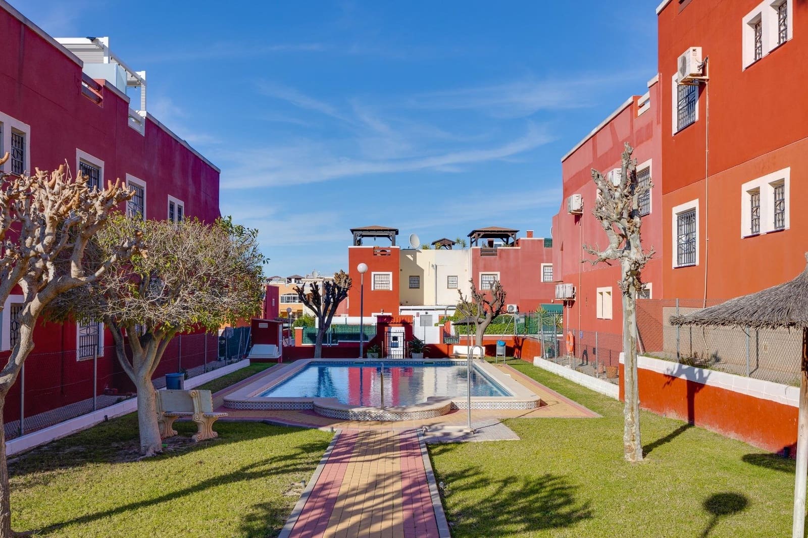 2 bedroom Penthouse for sale in Torrevieja with pool - € 145,000 (Ref: 9510145)