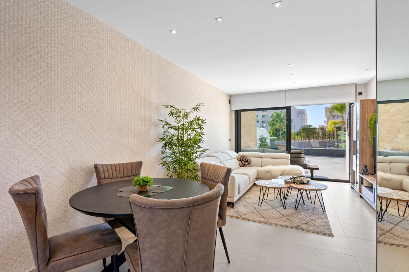 2 soverom Leilighet til salgs i Los Dolses med svømmebasseng garasje - € 369 000 (Ref: 9510169)