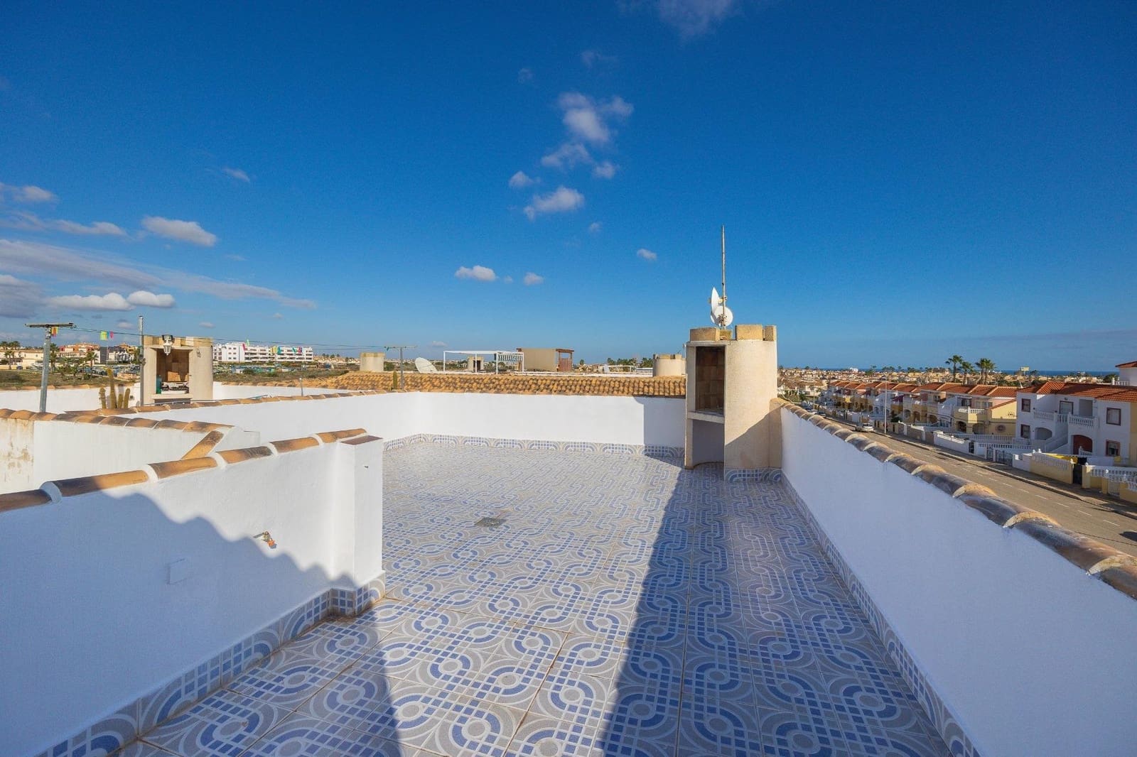 2 bedroom Penthouse for sale in Cabo Roig with pool - € 141,900 (Ref: 9516459)