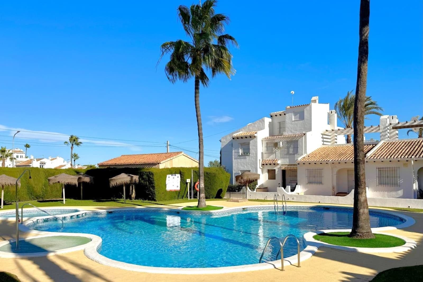 2 soveværelse Byhus til salg i Villamartin med swimmingpool - € 199.000 (Ref: 9532157)