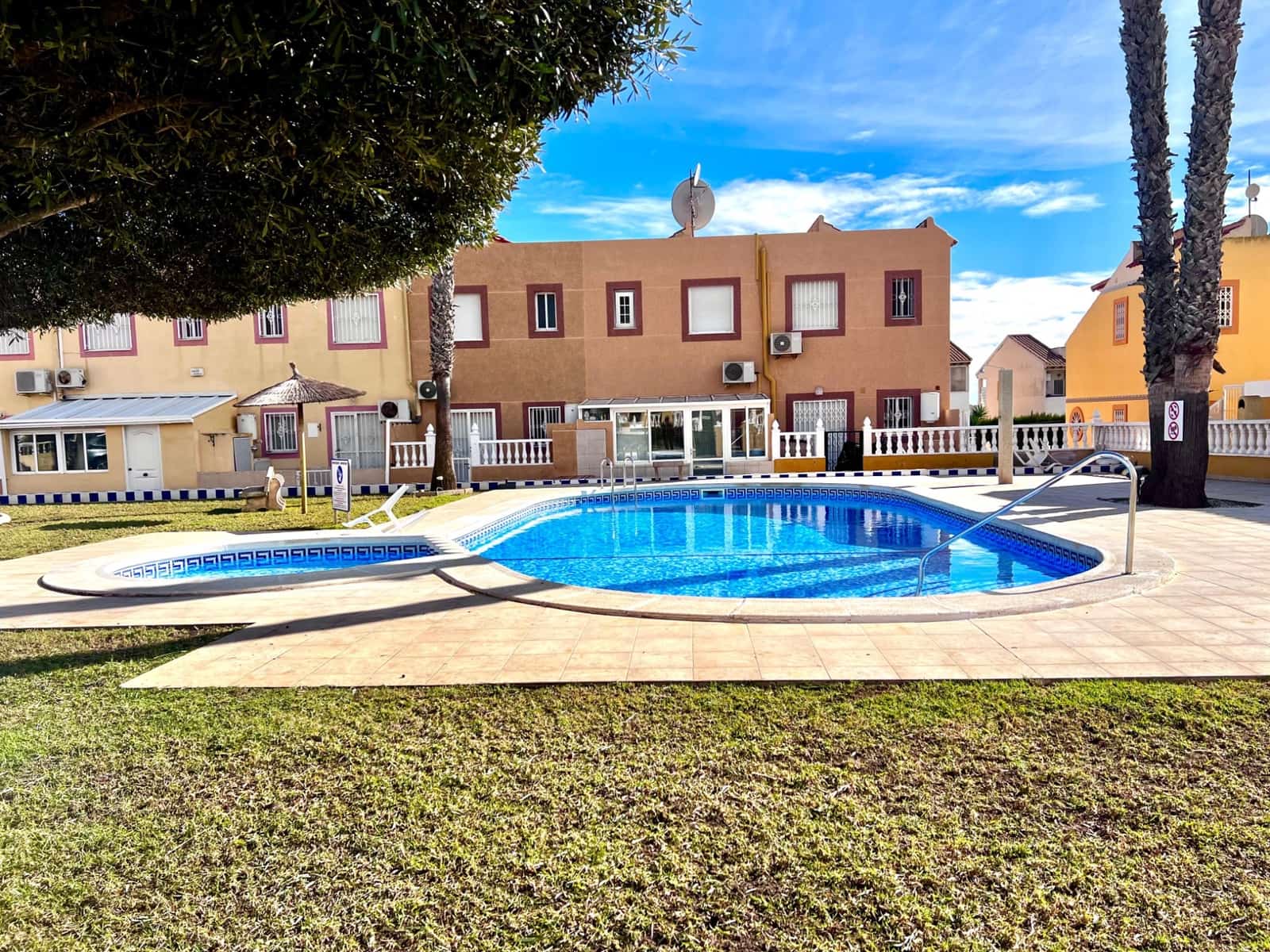 2 bedroom Townhouse for sale in Cabo Roig with pool garage - € 225,000 (Ref: 9539010)