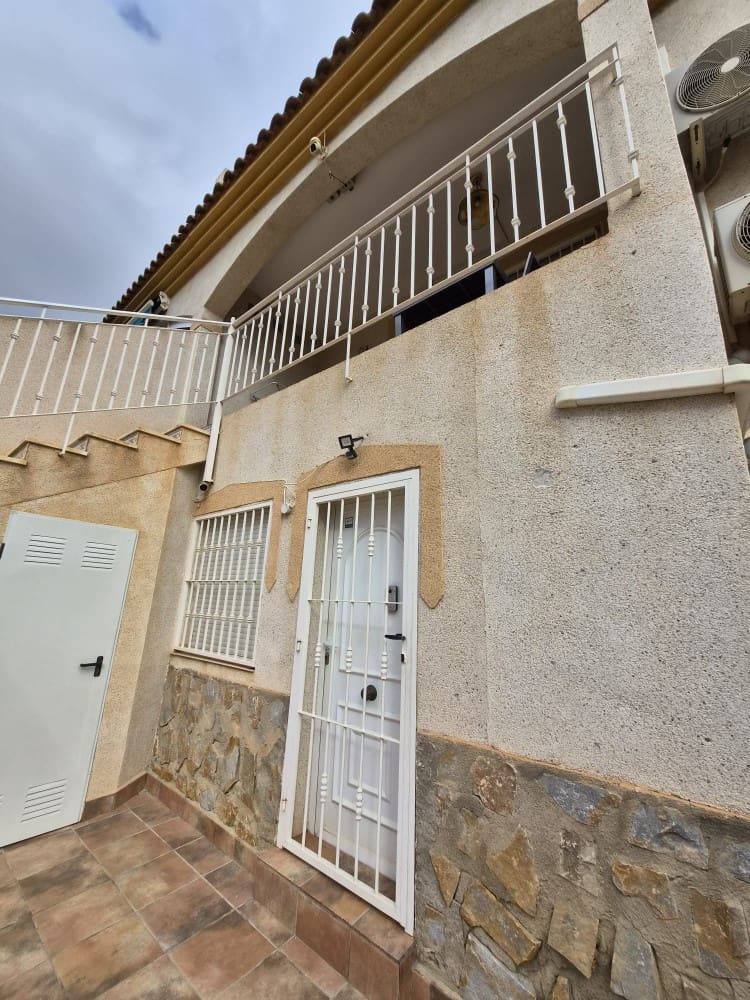 5 soveværelse Byhus til salg i Playa Flamenca med swimmingpool garage - € 278.000 (Ref: 9545930)