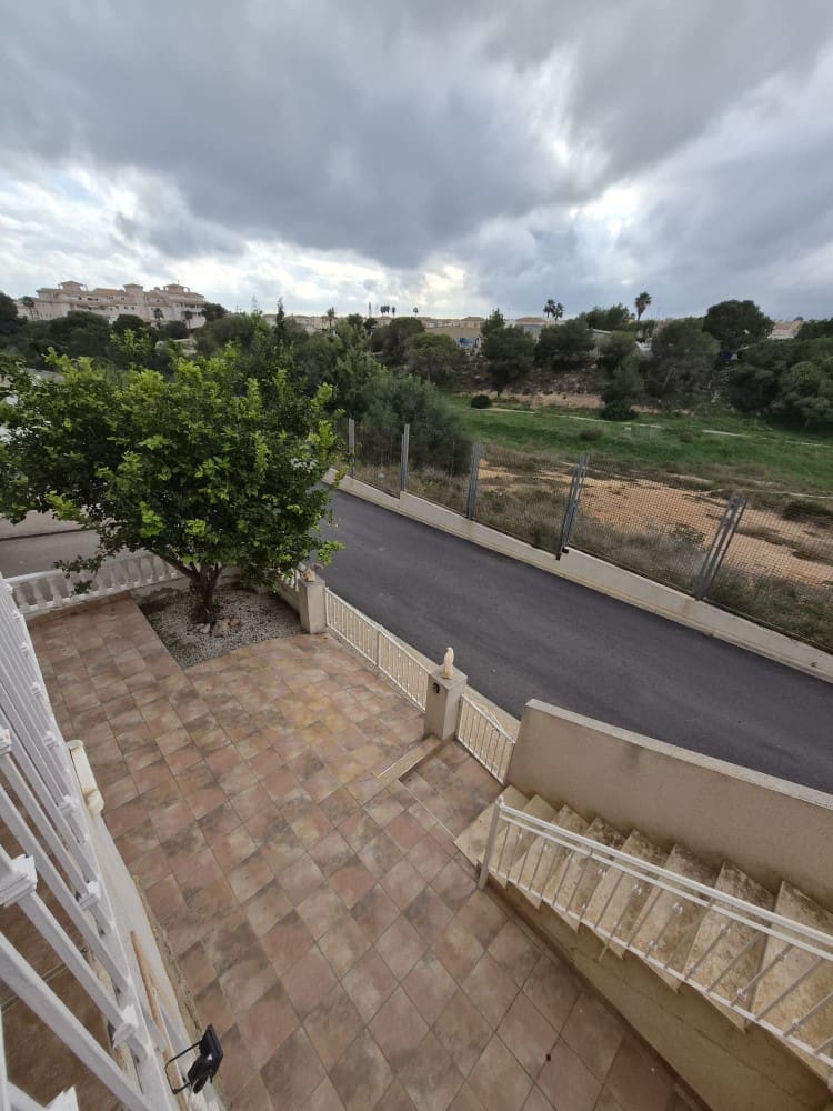 5 bedroom Townhouse for sale in Playa Flamenca with pool garage - € 278,000 (Ref: 9545930)