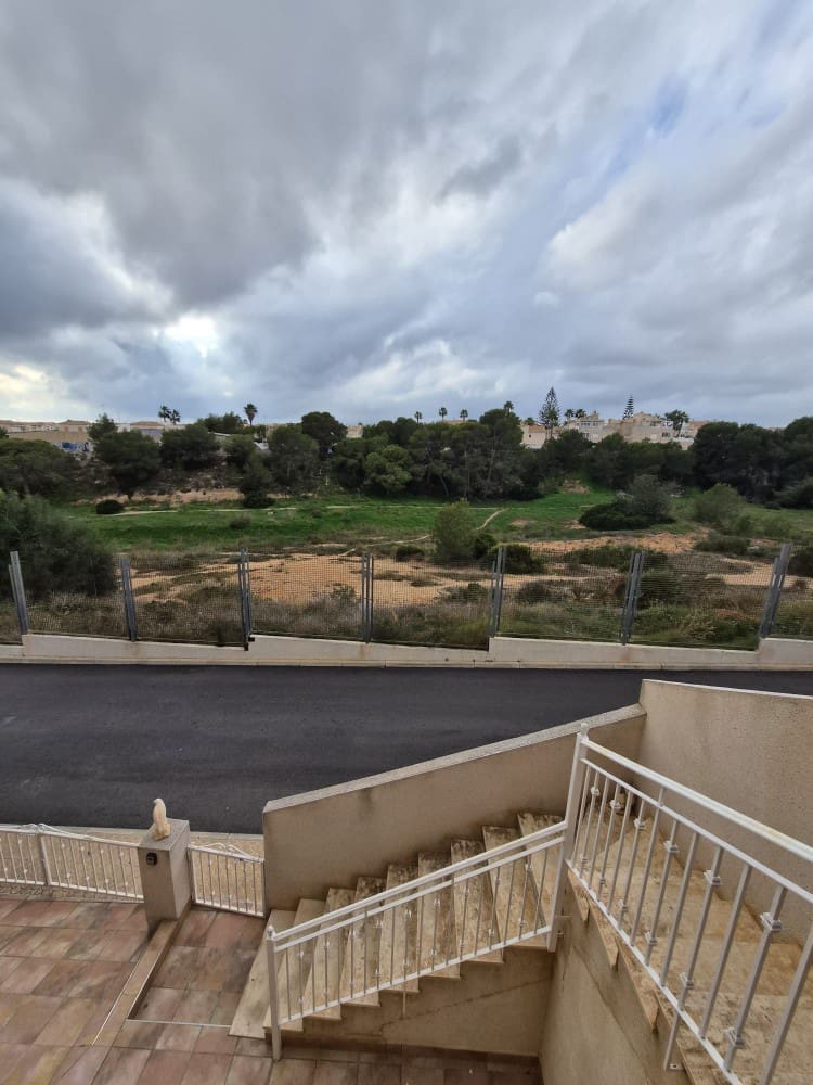 5 bedroom Townhouse for sale in Playa Flamenca with pool garage - € 278,000 (Ref: 9545930)