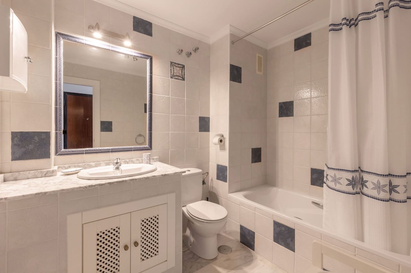 2 bedroom Apartment for sale in Villamartin with pool garage - € 179,000 (Ref: 9548805)