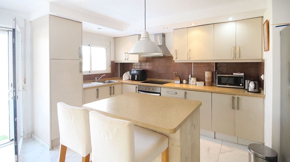 4 bedroom Villa for sale in Orihuela Costa with pool - € 345,000 (Ref: 9550196)