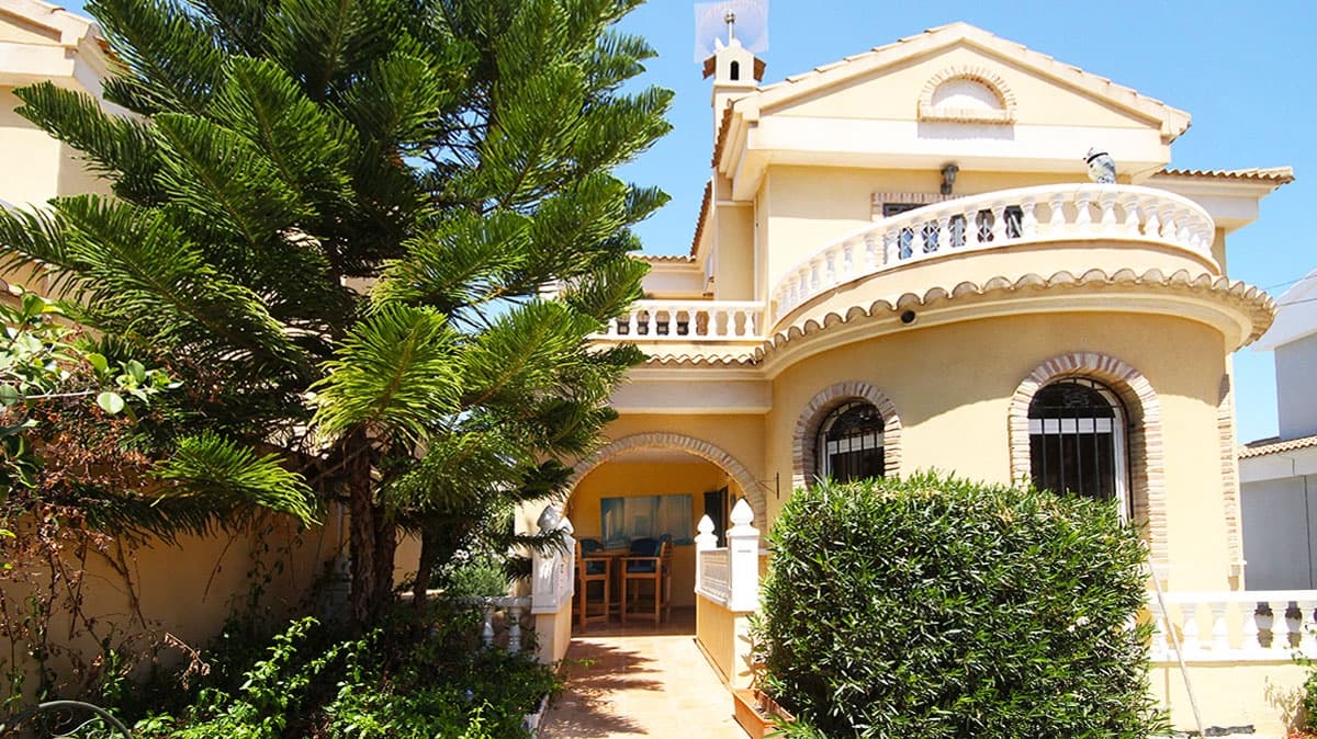 4 bedroom Villa for sale in Orihuela Costa with pool - € 345,000 (Ref: 9550196)