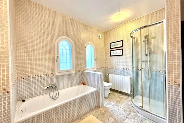 3 makuuhuone Huvila myytävänä paikassa Villamartin, Orihuela - 449 000 € (Ref: 9550355)