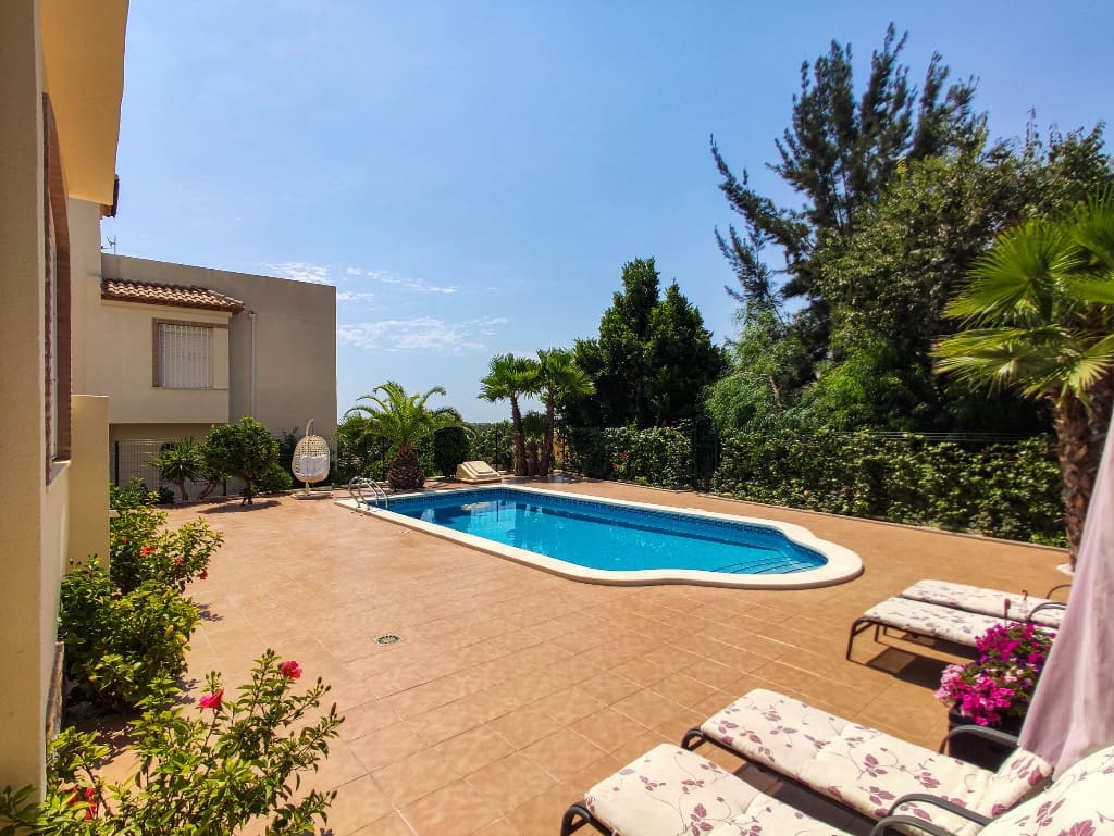 4 soveværelse Villa til salg i Las Ramblas Golf med garage - € 495.000 (Ref: 9559508)